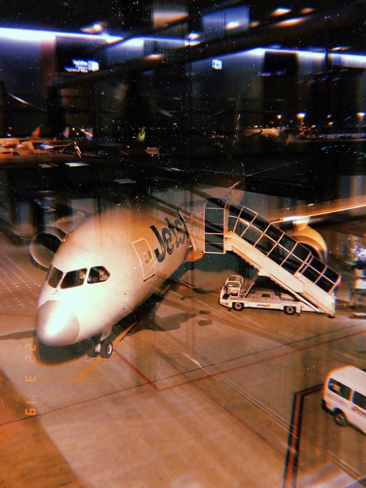 成田空港からゴールドコーストへ✈️出発。ジェットスター利用。機内食は付いて...