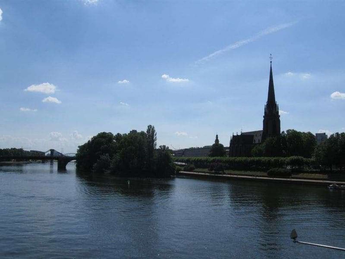 マイン川でお茶。