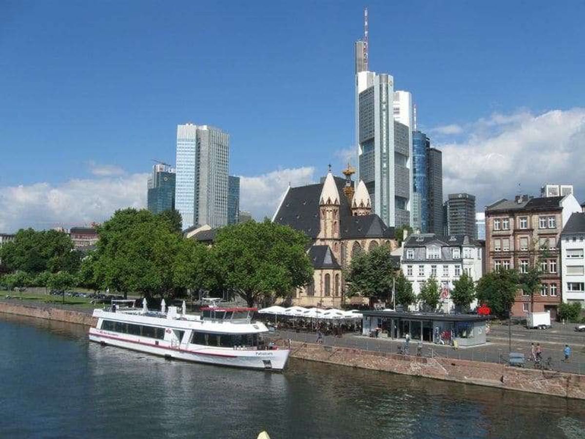 マイン川でお茶。