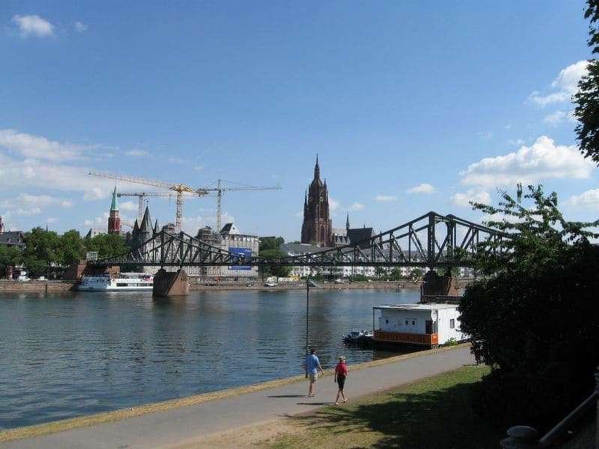 マイン川でお茶。