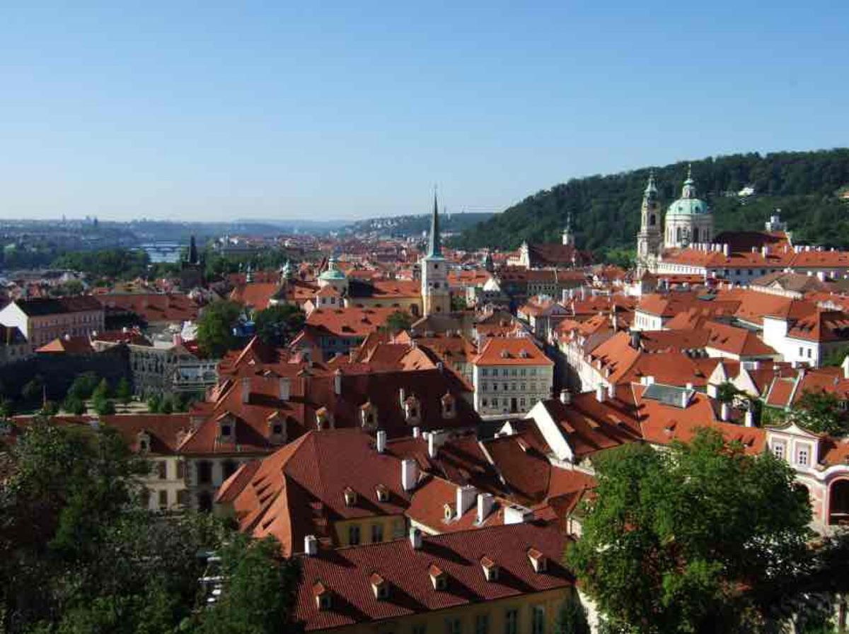 プラハ城からの王の道はとても綺麗。あとビールが安くてうまい