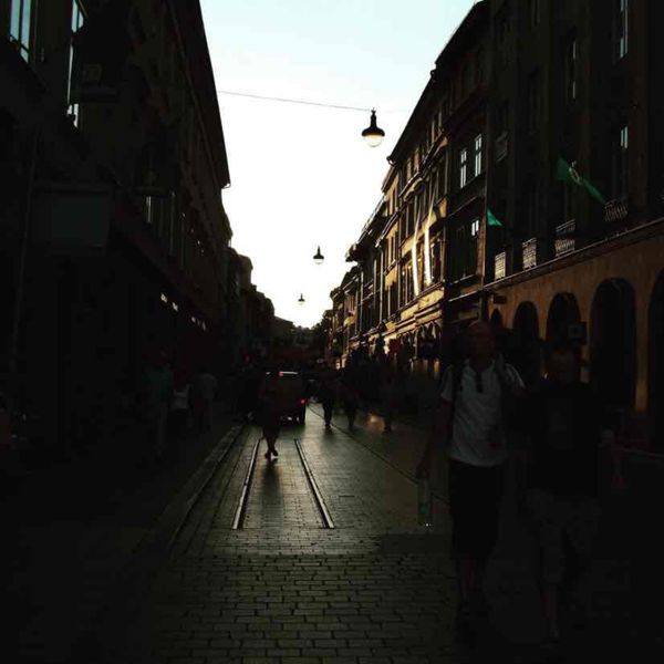 ポーランド・クラクフ「ポーランド　クラクフも素敵な文化都市」の写真：クラクフはきれいな古い建物が並ぶロマンチ...