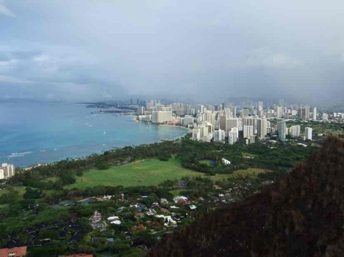 1枚目はダイヤモンドヘッドからのながめ。2枚目ダブルレインボー。