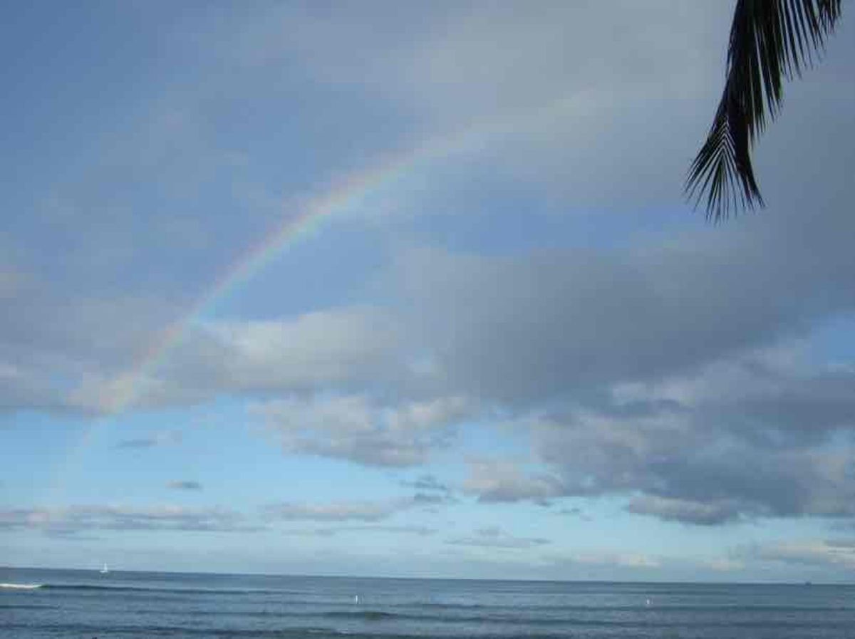 1枚目はダイヤモンドヘッドからのながめ。2枚目ダブルレインボー。