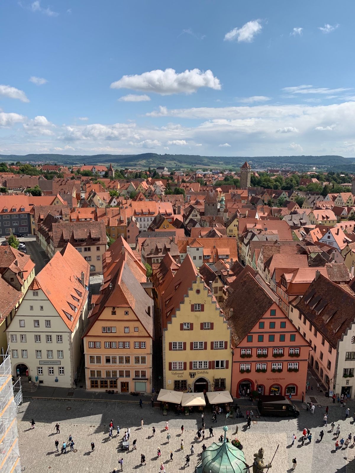 ローテンブルクの街並み。
市庁舎の上からの眺めがすごくよかったです！