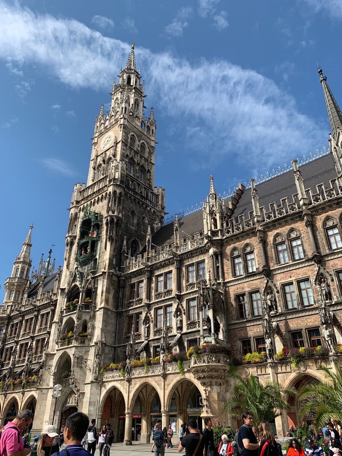 ローテンブルクからミュンヘンへ。
ソーセージばっかり食べてました笑