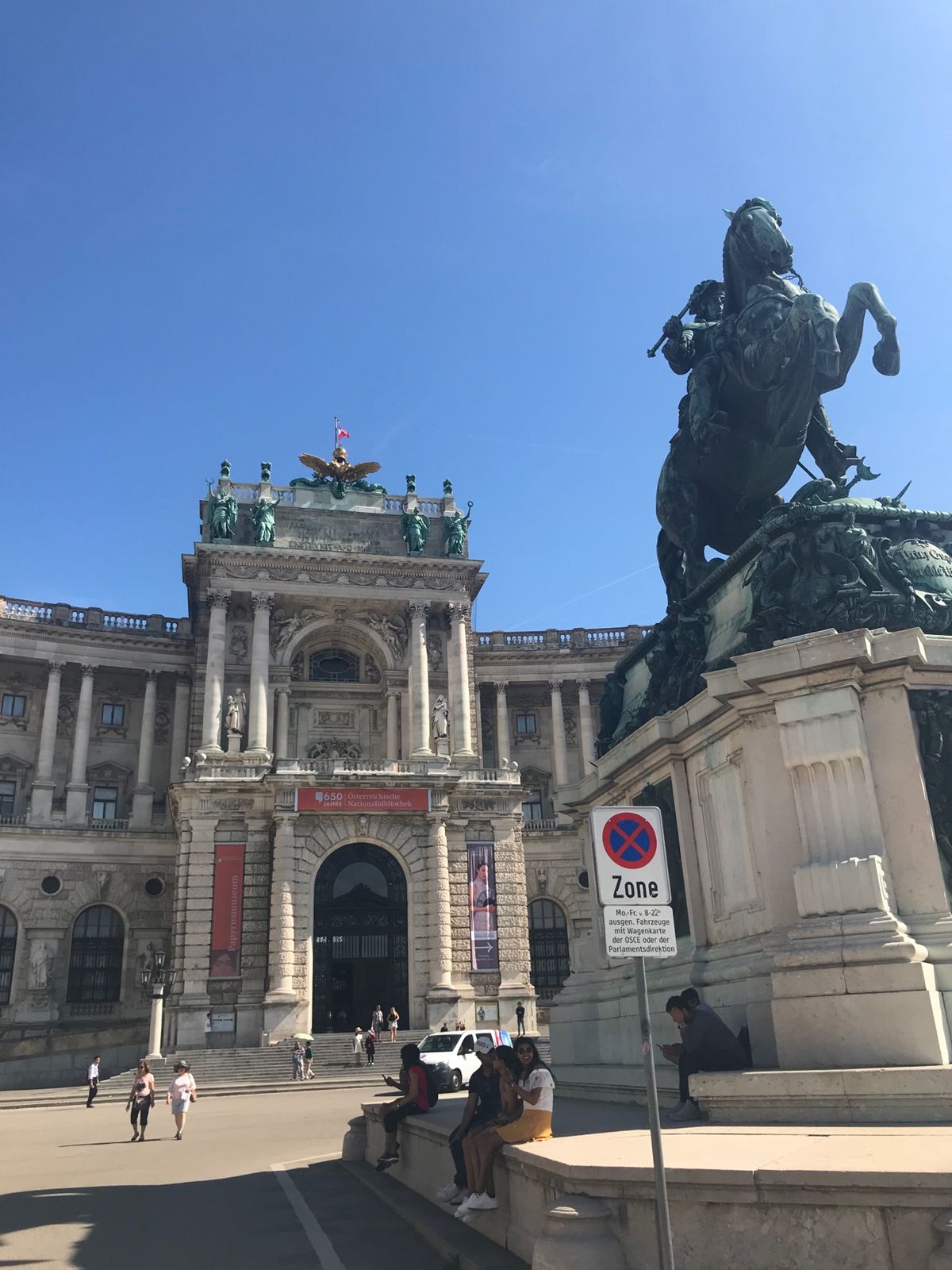 モーツァルト像にプラーターの観覧車、王宮などなど。
グラーシュはおいしいけ...