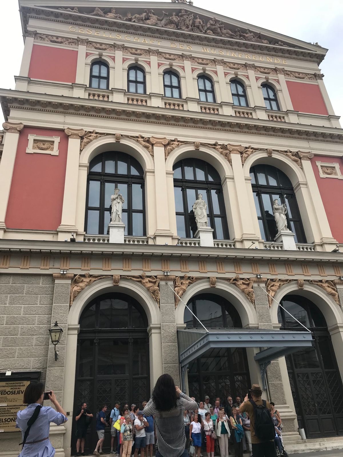 夜にバレエの映像を楽しむ会が行われていました。ウィーンのスープ、おいしかっ...