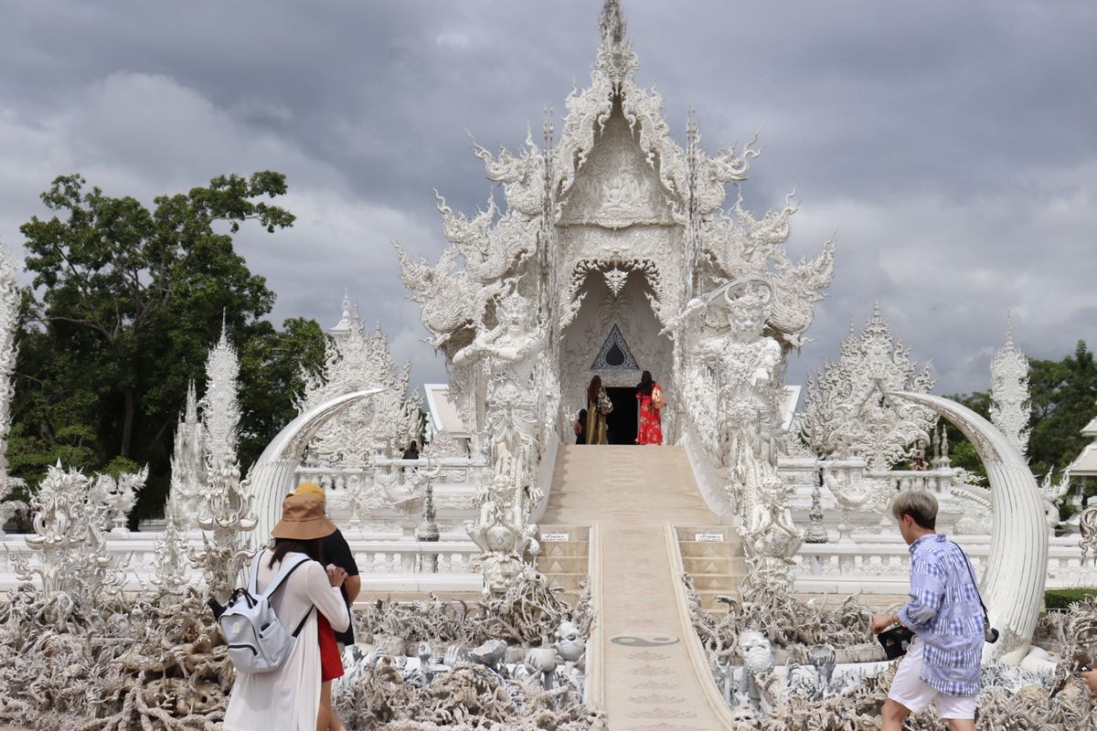 像の村に行って像に乗りました！
白いお寺・青いお寺はめっちゃきれい😍
アカ...