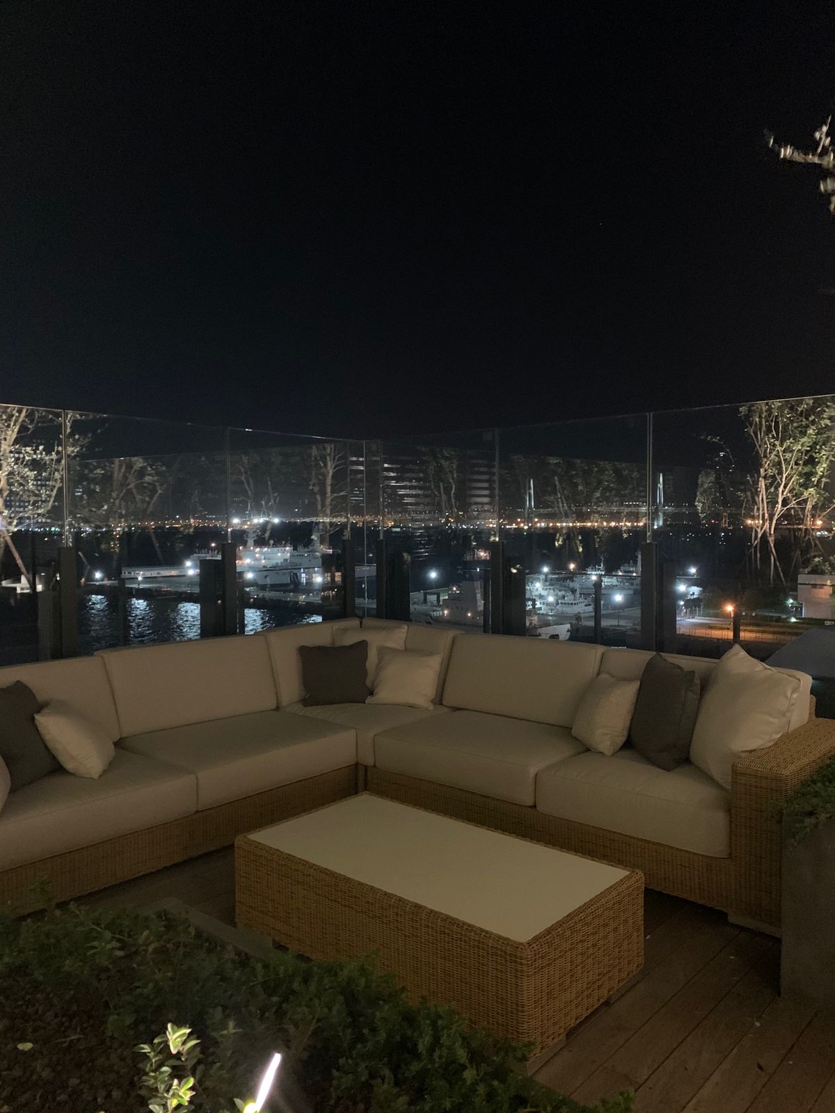 屋上も素敵❤️
ロシアの方のものだという、300億😈のメガヨット👏