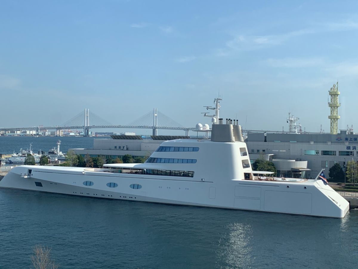 屋上も素敵❤️
ロシアの方のものだという、300億😈のメガヨット👏