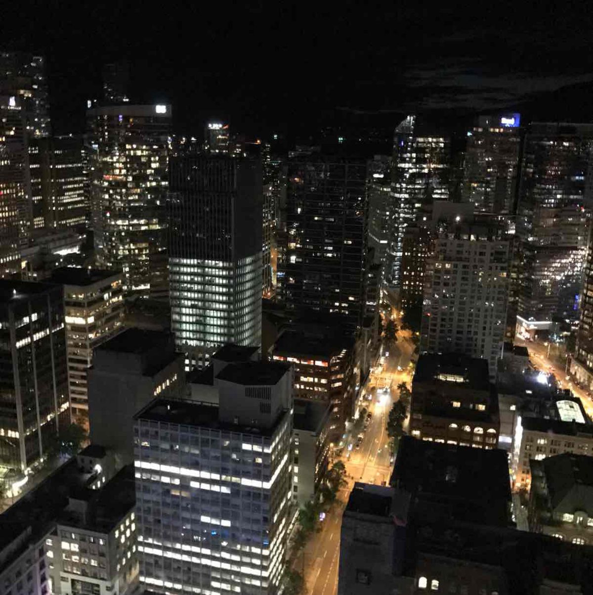 360度回転するレストランでディナー✨🍴
めっちゃ素敵でした！
スタンリー...