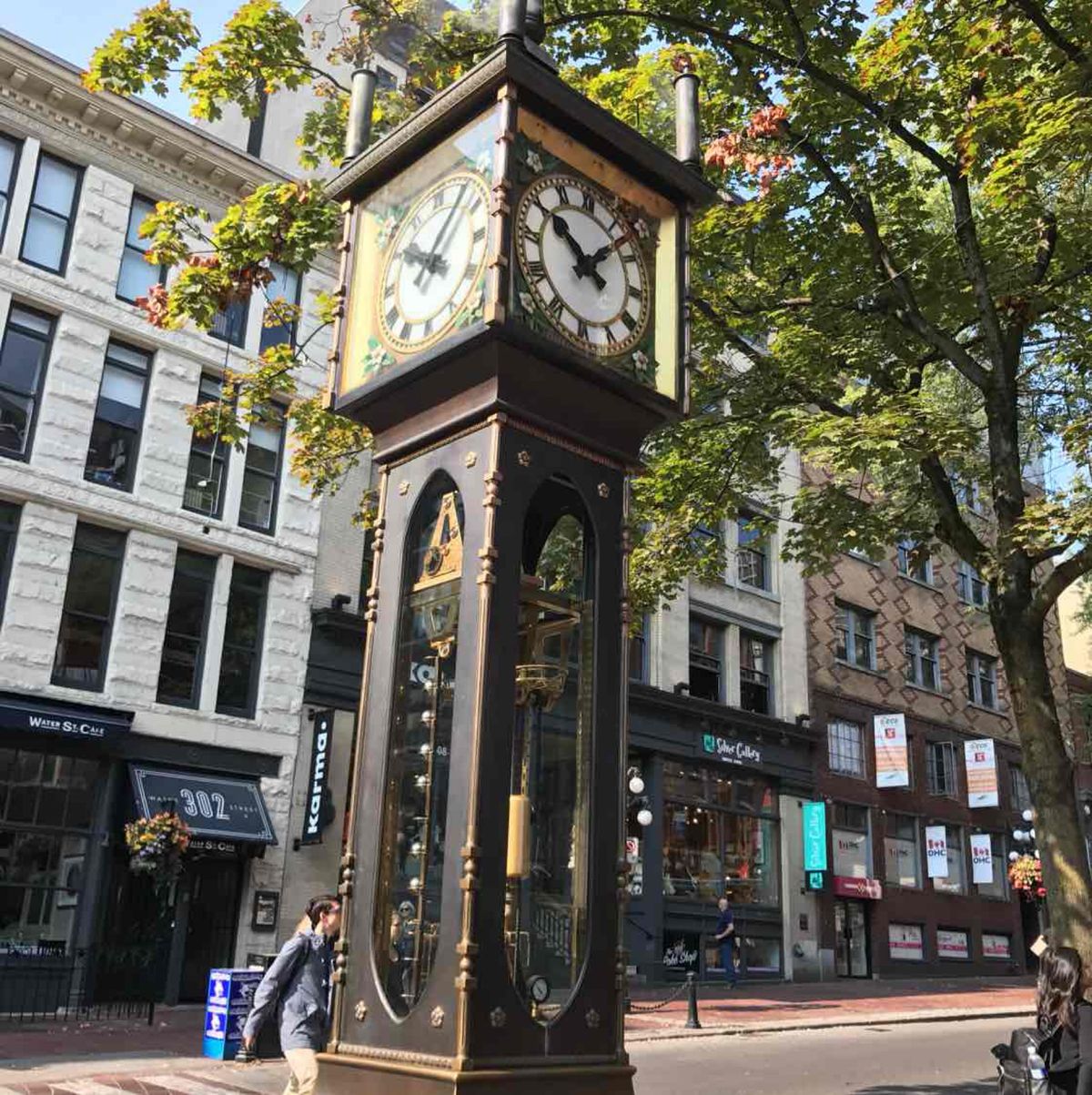 360度回転するレストランでディナー✨🍴
めっちゃ素敵でした！
スタンリー...