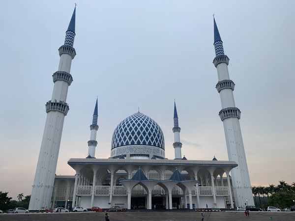 マレーシア・クアラルンプール「マレーシア2019.8」の写真：ブルーモスクと
リピート店のラクサやさん...