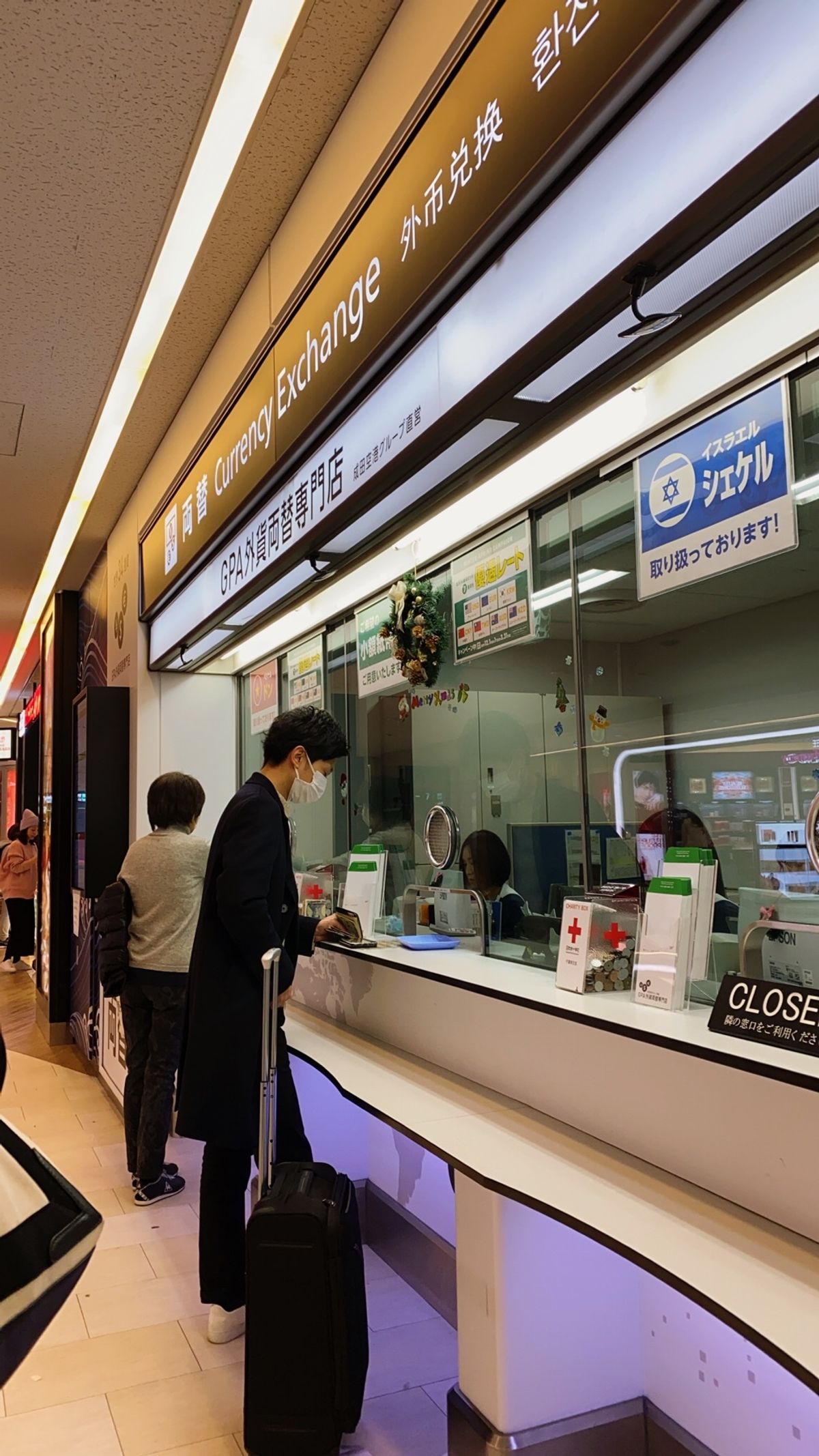 エジプトの旅始まり！

成田空港到着。

チェックインがかなり混んでる。日...