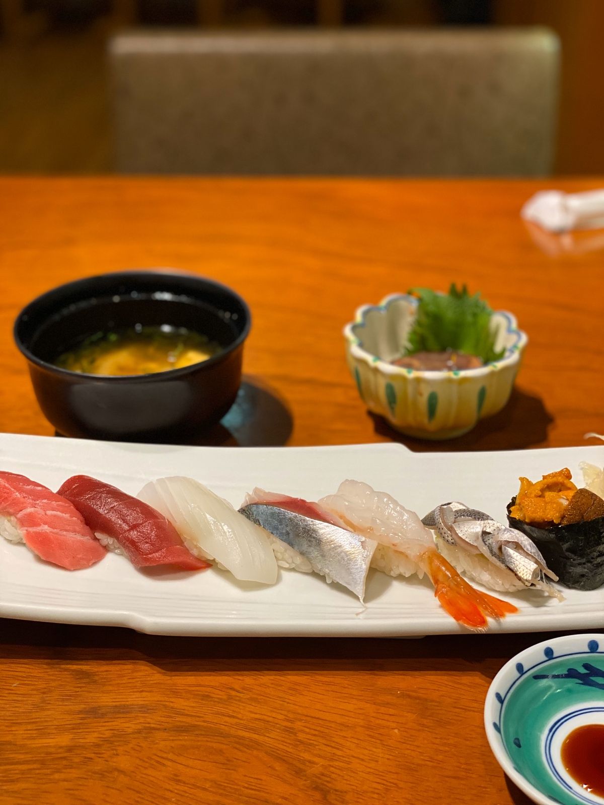 最後の晩餐。

友達を待ちながら鮨を食う。