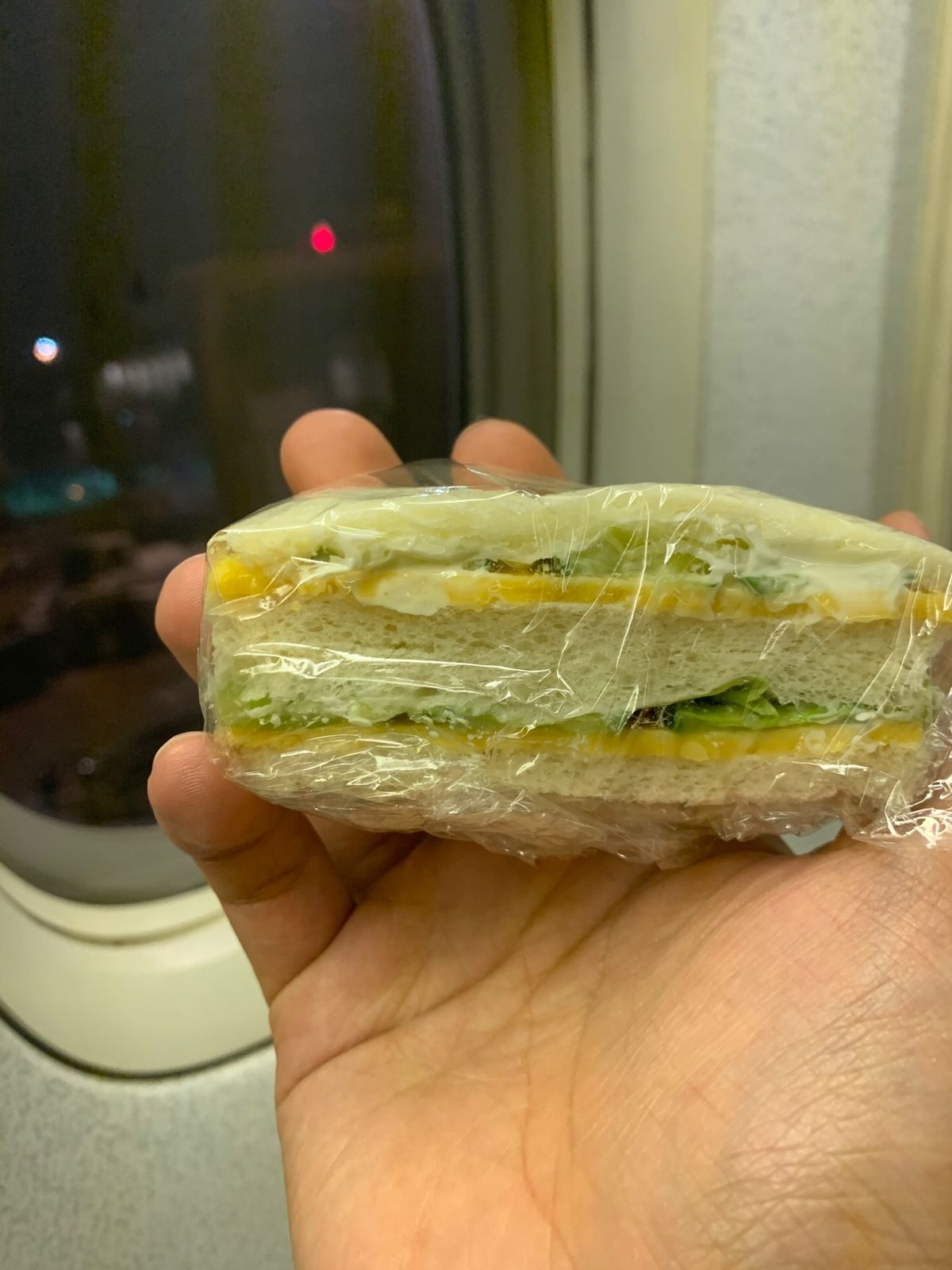 優し…！！！
このフライトで夜ご飯って出るの？？って聞いただけで、
サンド...
