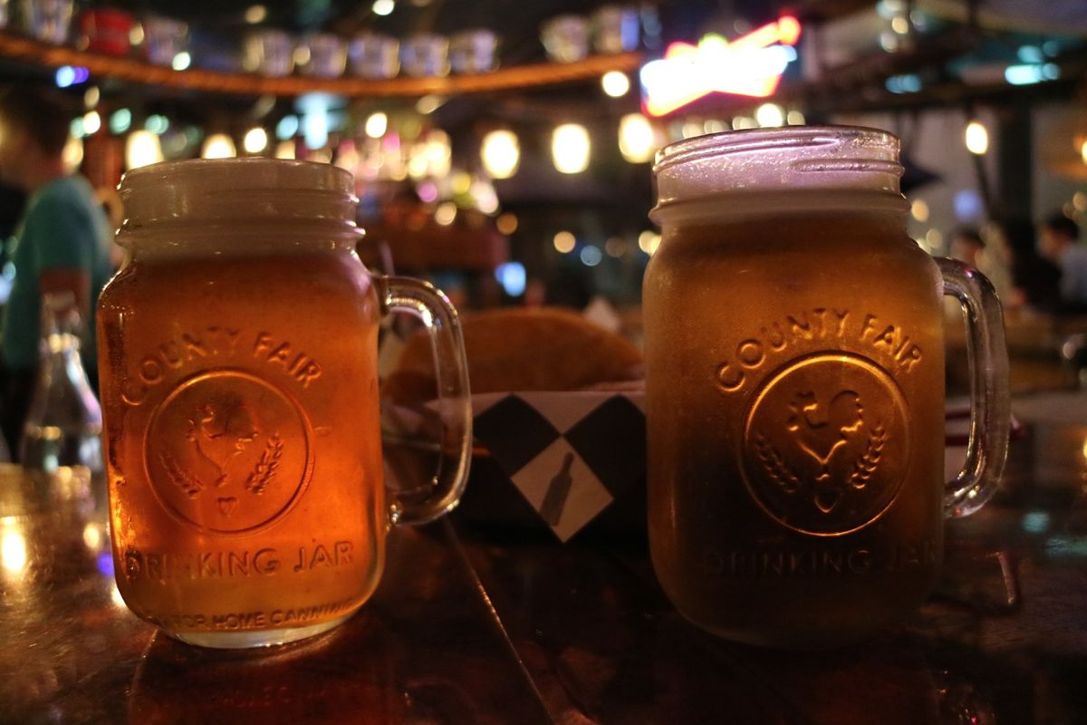 オークランド初日の夜。とりあえず友達とビールで乾杯🍻🍻夜は結構冷えます🥶