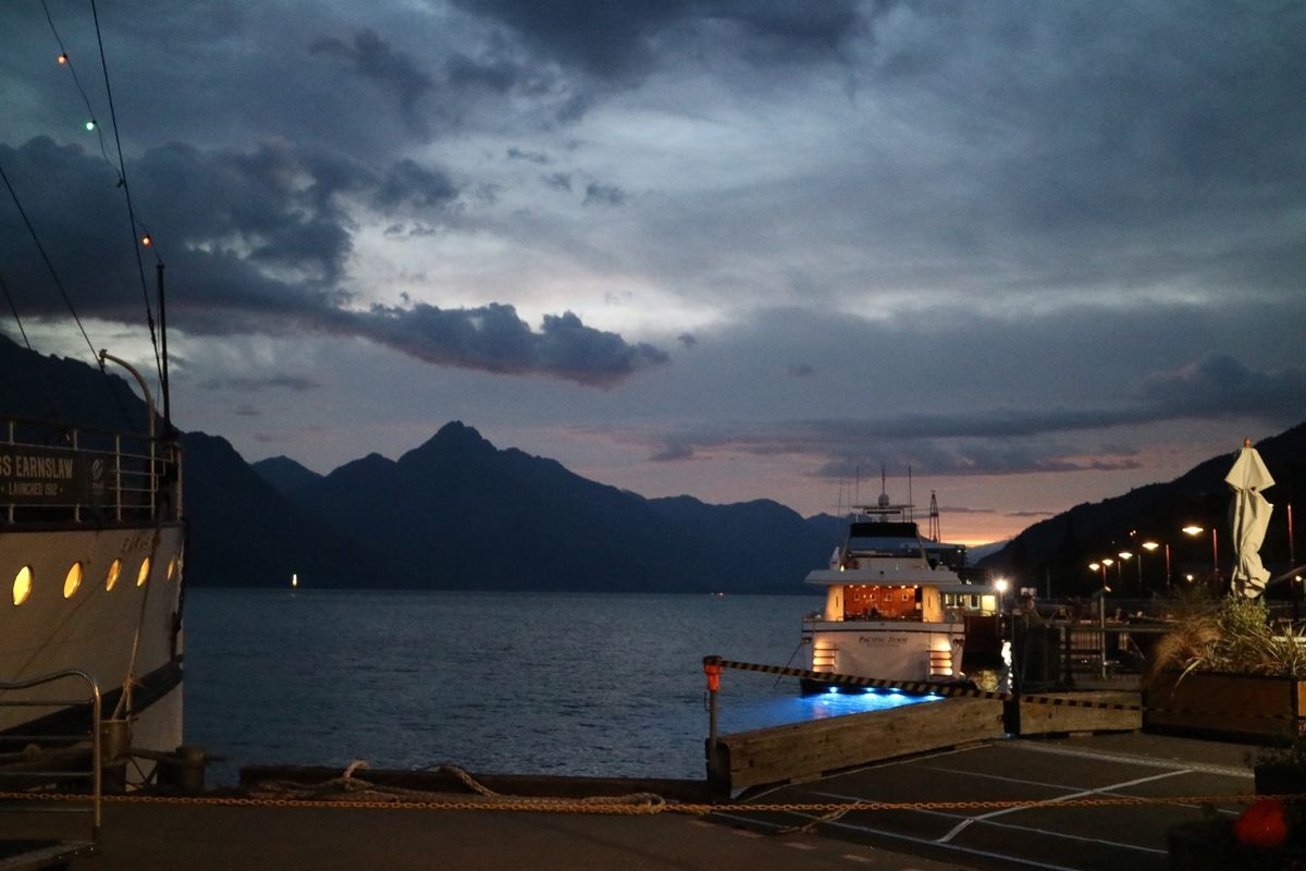 クイーンズタウン到着。翌日のミルフォードサウンドのツアーに備えて準備😏