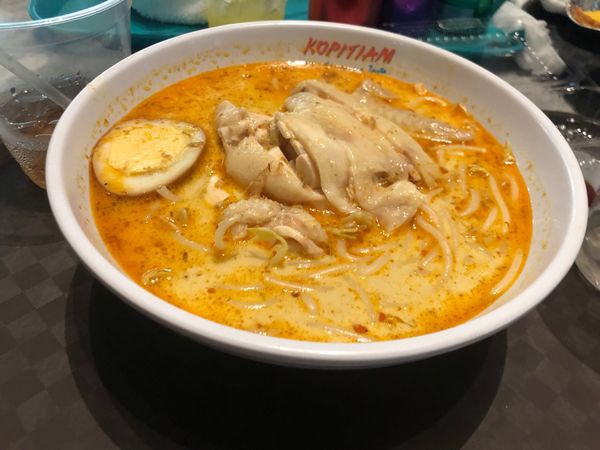 シンガポール・シンガポール「SIN」の写真：ラクサ@ホーカーセンター
カヤトースト@...