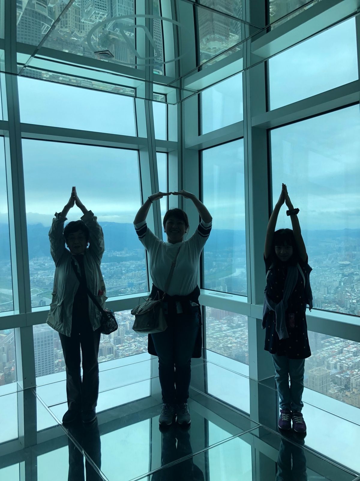 台北101
夜景は混むと聞いて午前中に行ってみたらすいていた。ちょこっとみ...