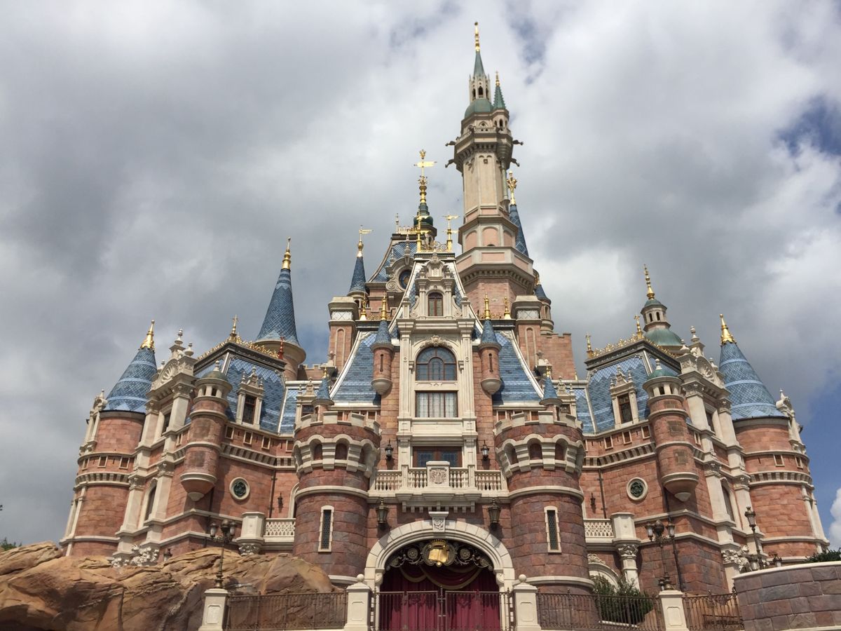 お宿はトイストーリーホテル。
お城がとにかく大きい！！！
トロンとカリブの...