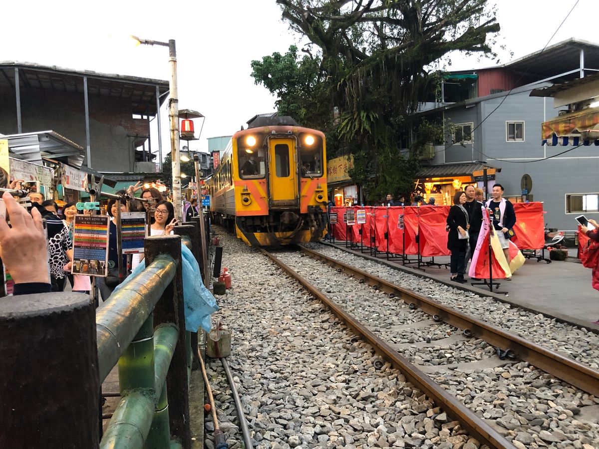 HISでお願いした九份、十分の夕方からのツアーを利用

が、利用者が私たち...