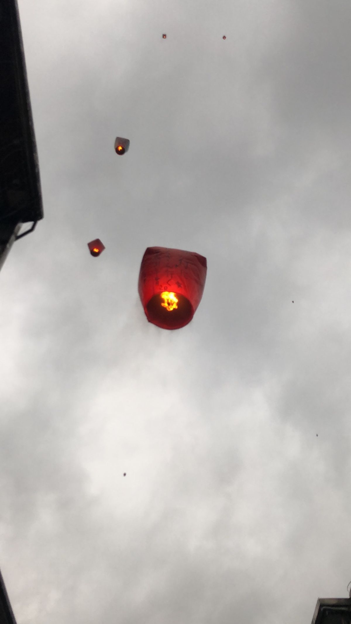 HISでお願いした九份、十分の夕方からのツアーを利用

が、利用者が私たち...