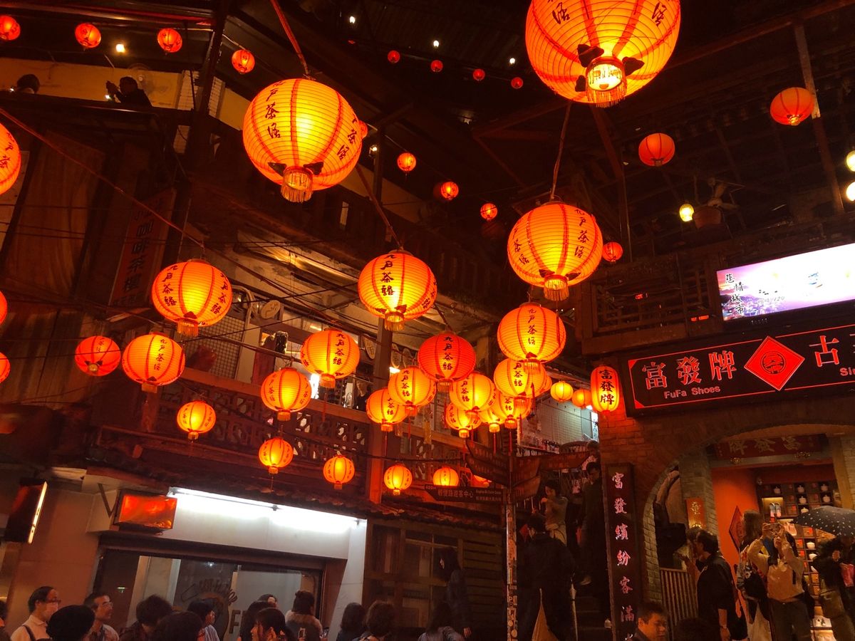 夜の九份
日本人率多し。みんなここは来るよね～
ド定番の阿妹茶樓(アーメイ...