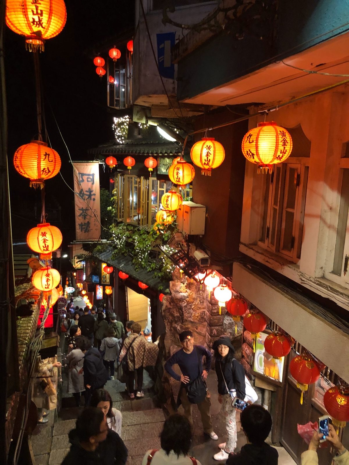 夜の九份
日本人率多し。みんなここは来るよね～
ド定番の阿妹茶樓(アーメイ...