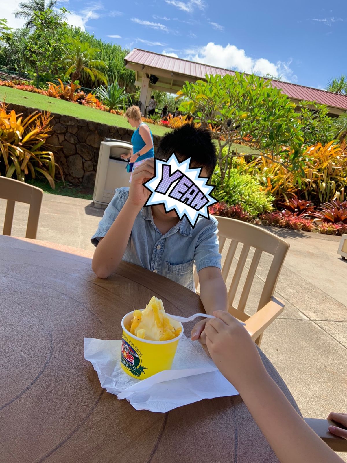 この日のお出かけ先はオアフ島北部へ。
とりあえずドールホイップを食べてから...