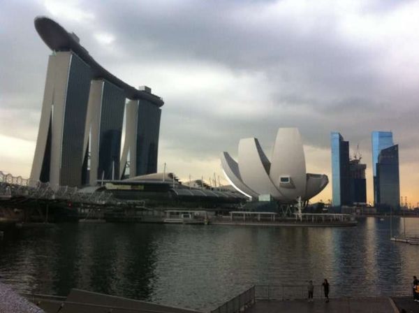 シンガポール・シンガポール「2011年 シンガポール　滞在中のありふれた写真」の写真：Raffles Avenue