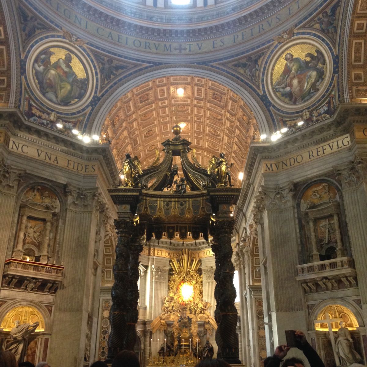 サンピエトロ大聖堂
地図の間が壮大で口がぽっかりあきました。
装飾すべてが...