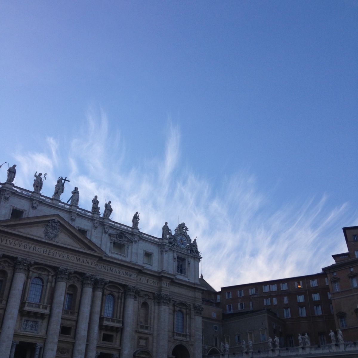 サンピエトロ大聖堂
地図の間が壮大で口がぽっかりあきました。
装飾すべてが...