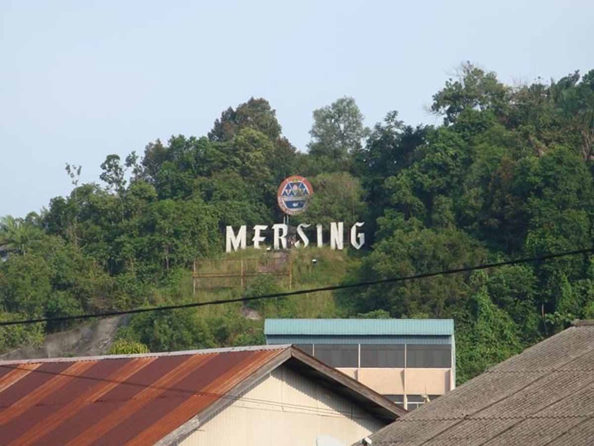 メルシン！ティオマン島に行くために、マラッカからバスでここまで来て、船が朝...