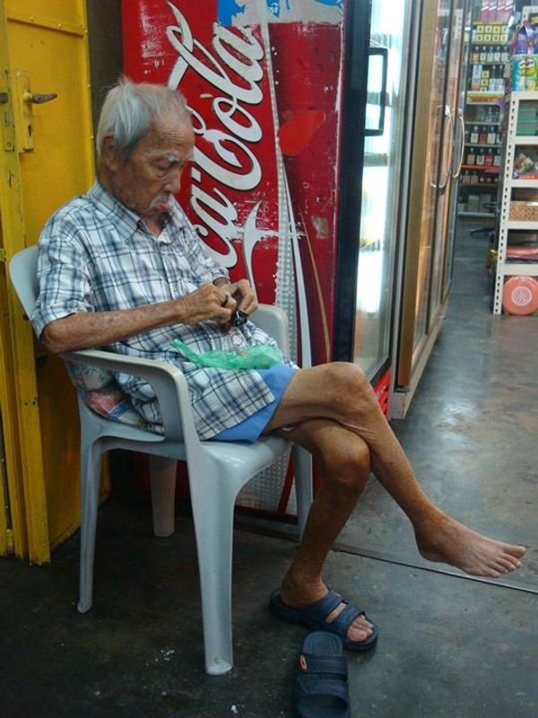 マレーシア・マラッカ「マレーシアをバスで北上の旅」の写真：この商店の奥に実はBarがあったんだよね...