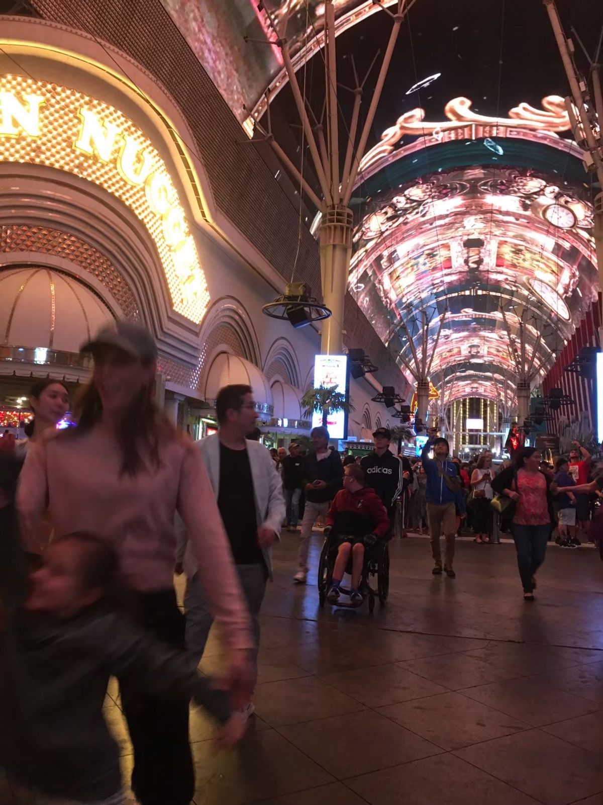 フリーモントへ✨
リムジンに乗って賑やかに行きました❤️
フリーモントも賑...