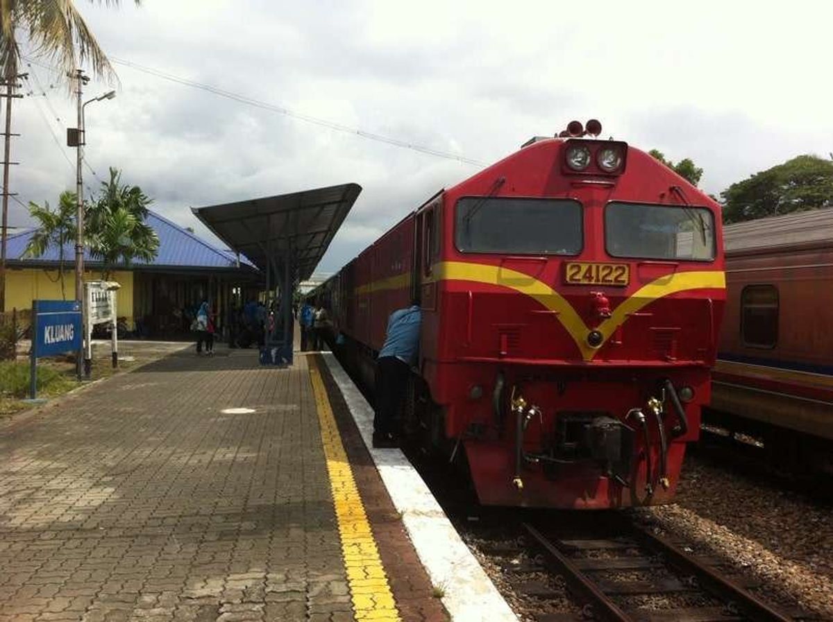 シンガポールから鉄道で出発のつもりが工事中で鉄道がクルアンからの出発に。
...