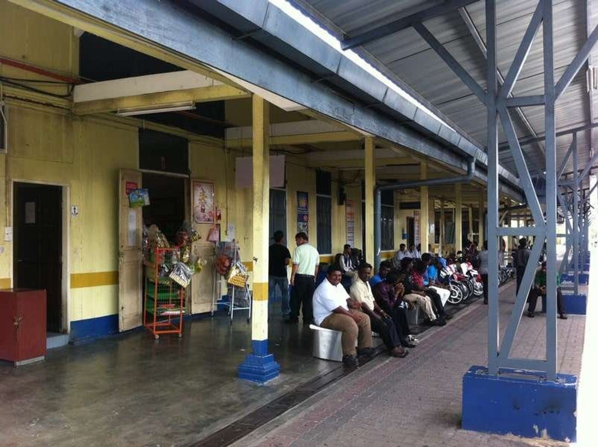 シンガポールから鉄道で出発のつもりが工事中で鉄道がクルアンからの出発に。
...