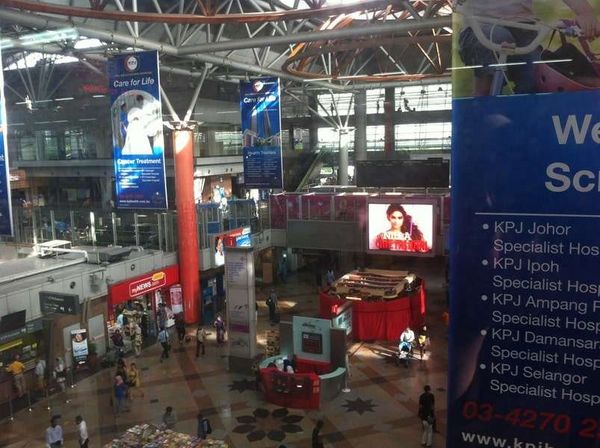 マレーシア・クアラルンプール「2012年 クアラルンプールに寄って日本に帰る」の写真：リニューアル工事中のクアラルンプール駅
でかい