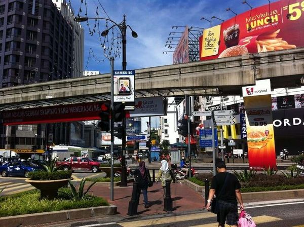 マレーシア・クアラルンプール「2012年 クアラルンプールに寄って日本に帰る」の写真：ブキット・ビンタン
繁華街