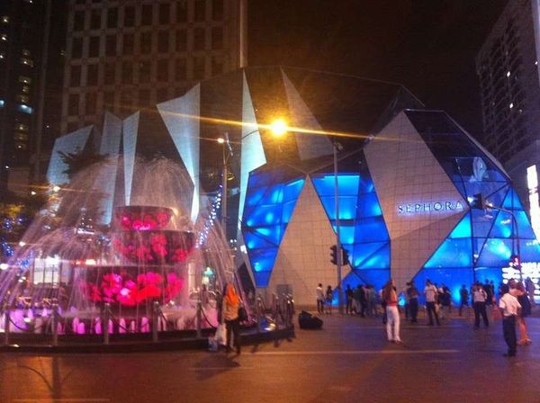 マレーシア・クアラルンプール「2012年 クアラルンプールに寄って日本に帰る」の写真：ブキット・ビンタンの綺麗なショッピングモール