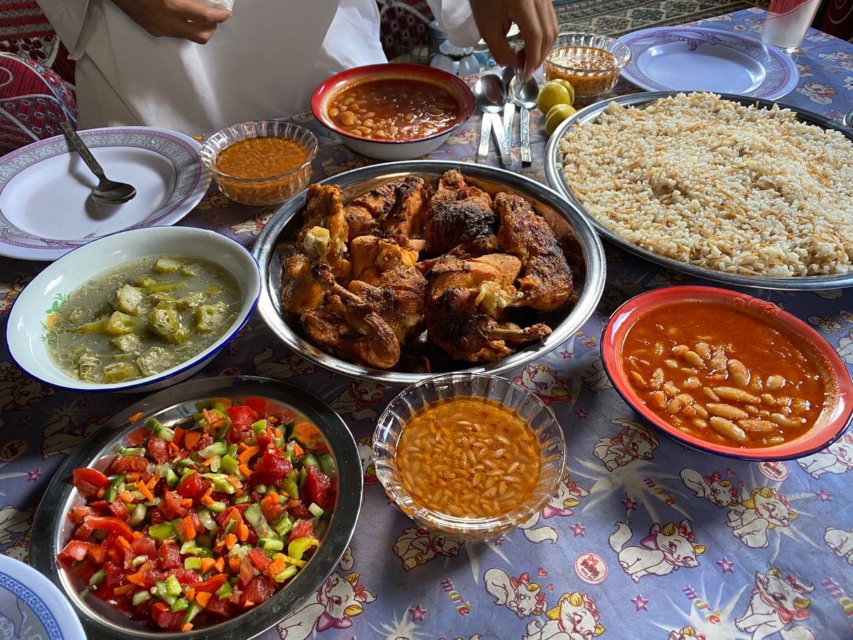 砂漠の中にあるドライバーさんの家でエジプト家庭料理。エジプト料理は期待しな...