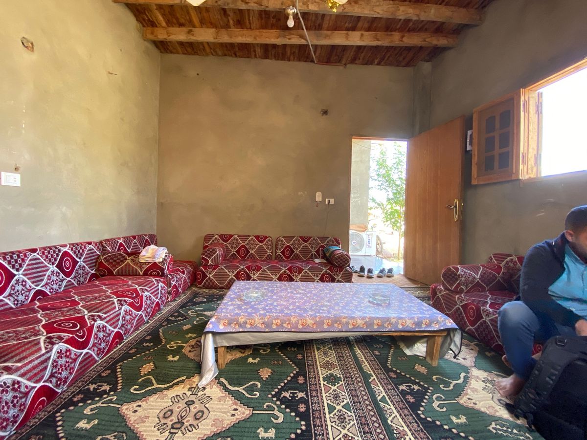 砂漠の中にあるドライバーさんの家でエジプト家庭料理。エジプト料理は期待しな...