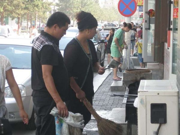 中国・ウルムチ「2013年 中国 ウルムチ滞在」の写真:ウイグル料理レストランの店主