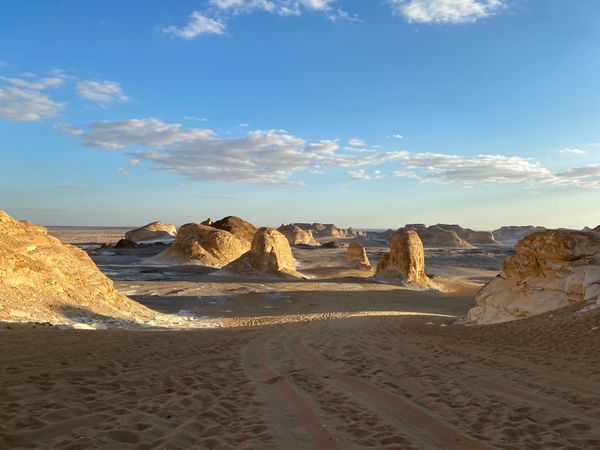 エジプト・カイロ「エジプト 砂漠キャンプの旅」の写真:アガバト山。4年前は海だったたようです。...