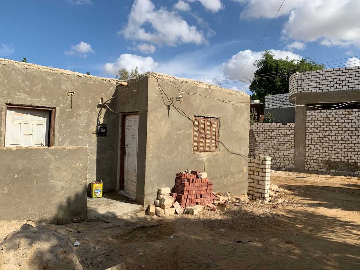 現地の快適な家でご飯をいただく。

塩と胡椒で炊いたパスタ入りのご飯に、
...