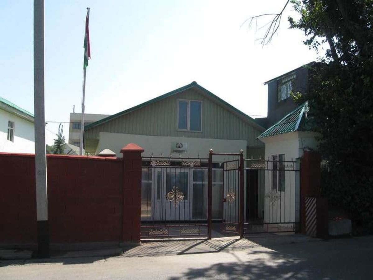 やっとの思いで見つけたタジキスタン領事館
とても親切な方でした。