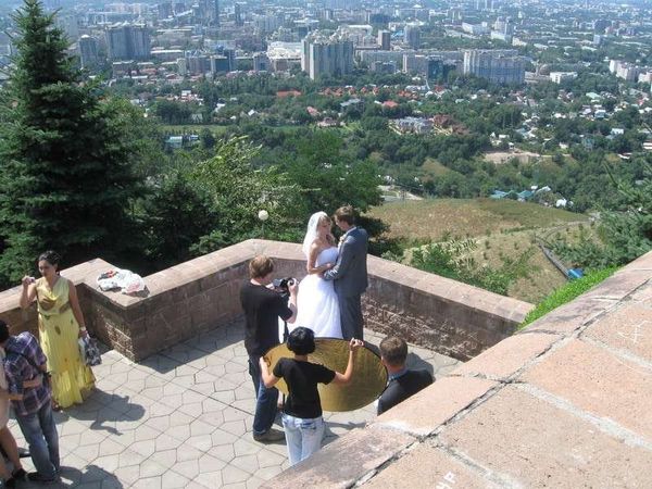 カザフスタン・アルマトイ「2013年 カザフスタン 1998年までの首都アルマトイ散策とタジキスタンビザ取得」の写真：ケーブルカーで丘に上がると、小さな動物園...