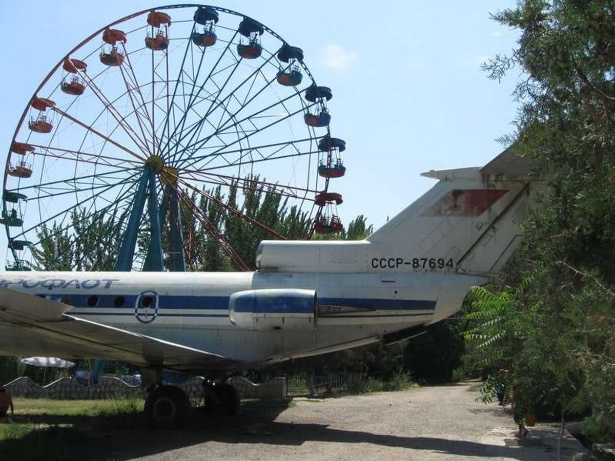 オシュの市場。かつてのウズベク人とキルギス人との衝突の跡もなく、平穏に時が...